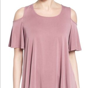 Bobeau Cutout Shoulder Sleeve Top
